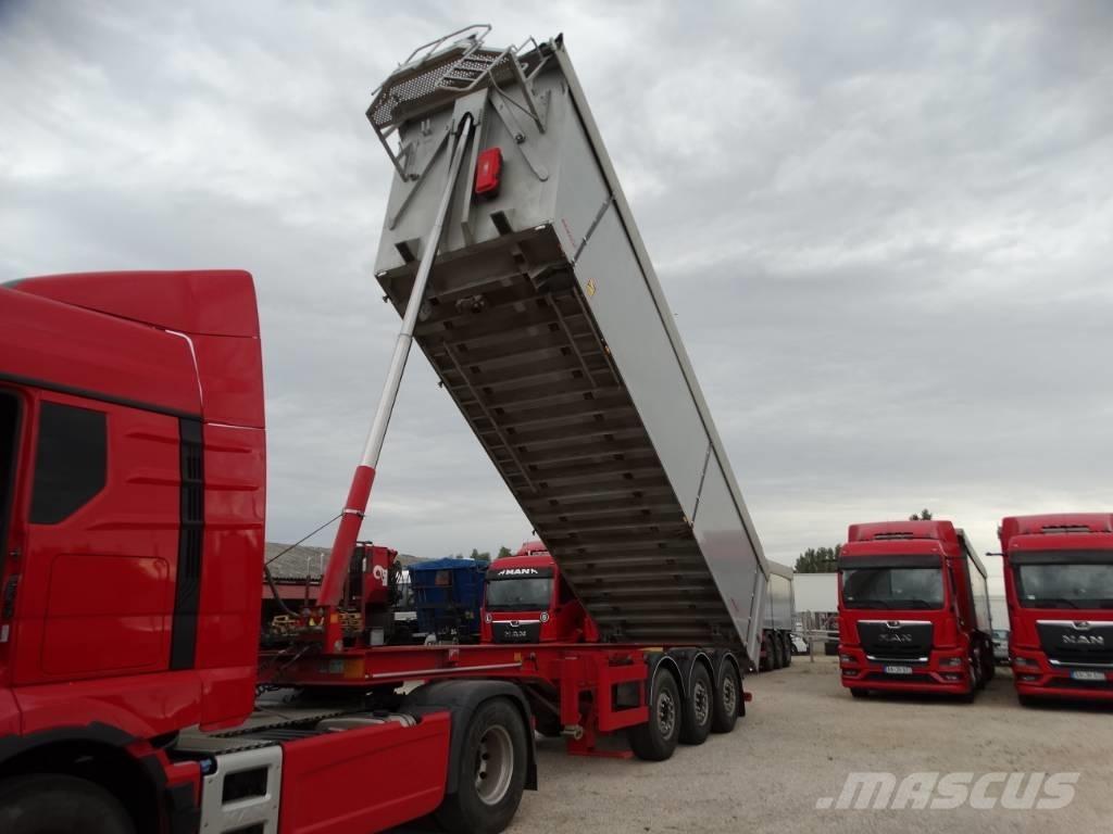 Benalu C39 Semi-trailer med tip