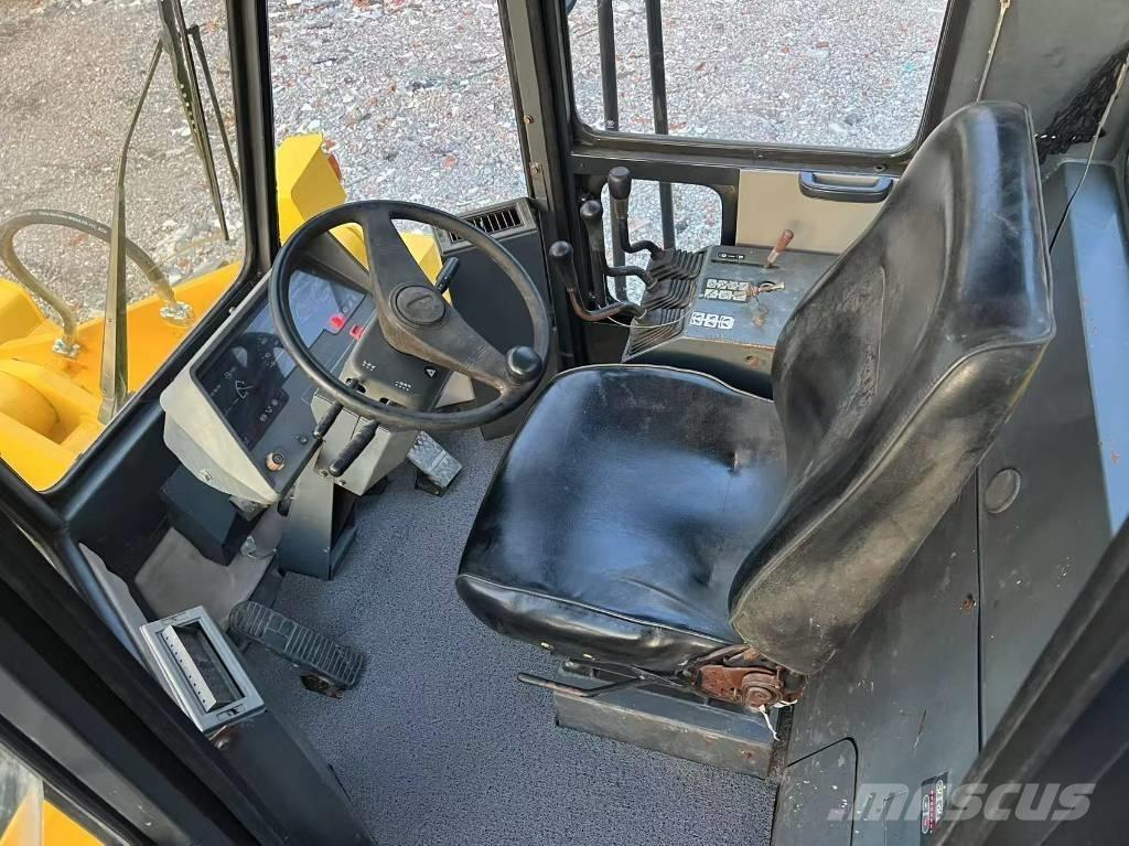 Komatsu WA 320-3 Læssemaskiner på hjul