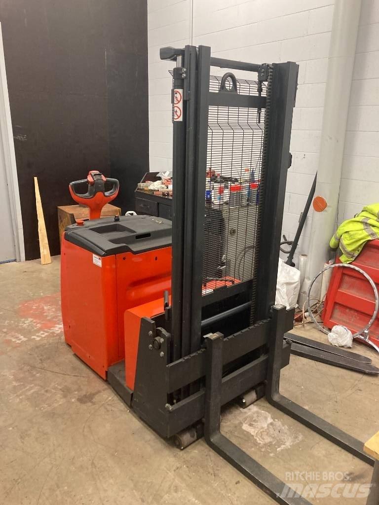 Linde L12AC Gaffelstabler med gående fører