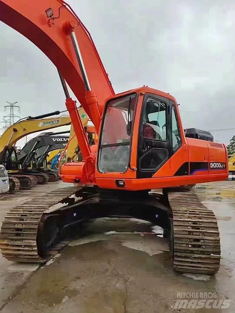 Doosan 300 Gravemaskiner på larvebånd