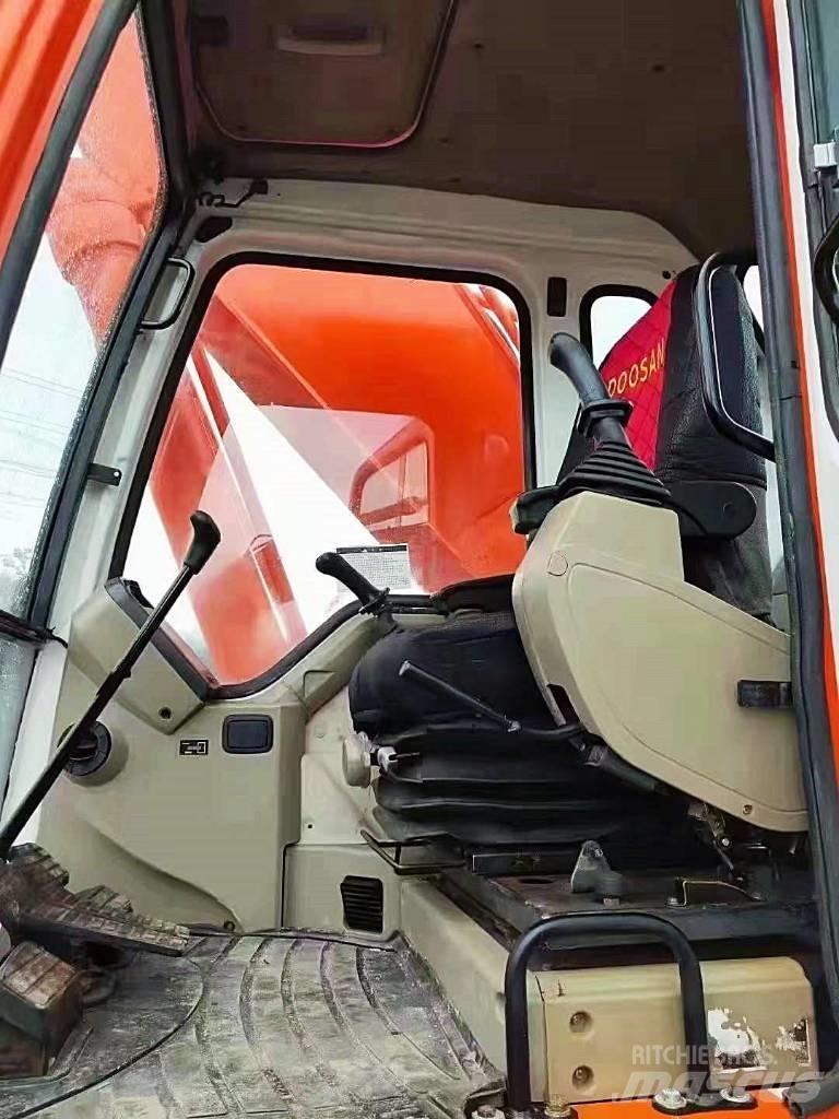 Doosan 300 Gravemaskiner på larvebånd
