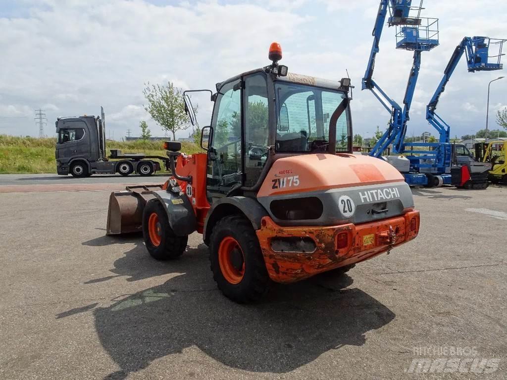 Hitachi ZW75 Entreprenør - Andet
