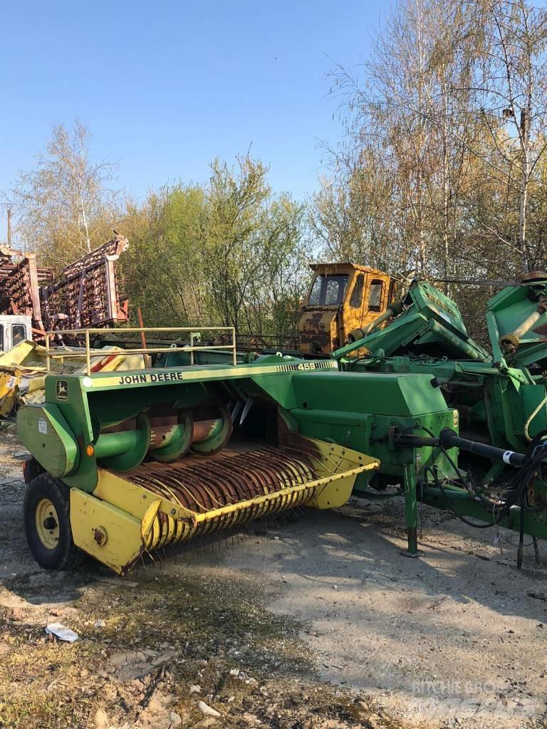 John Deere 459 Pressere til firkantede baller