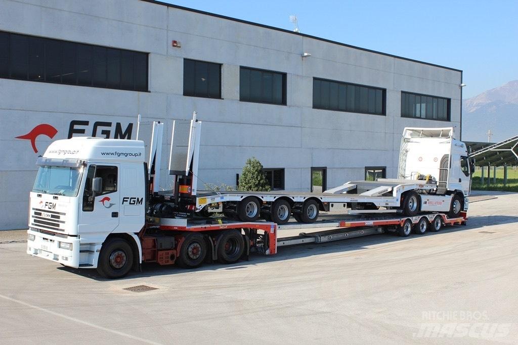 FGM 32 Semi-trailer med lad/flatbed
