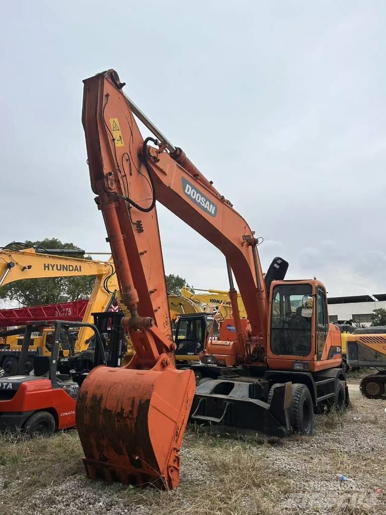Doosan DH 210 W Gravemaskiner på hjul