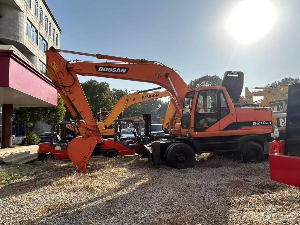 Doosan DH 210 W Gravemaskiner på hjul