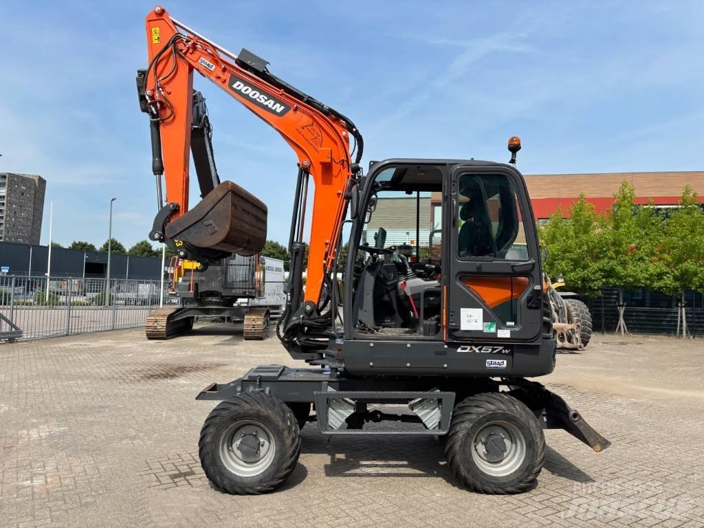 Doosan DX 57 Gravemaskiner på hjul