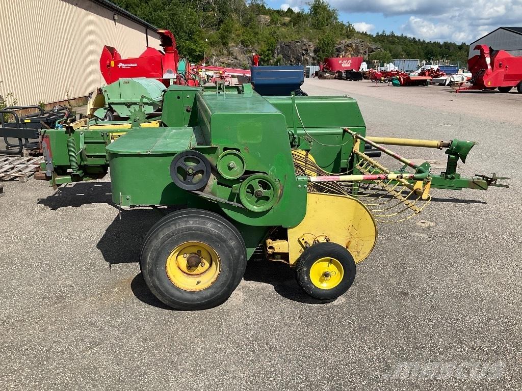 John Deere 440 Pressere til firkantede baller