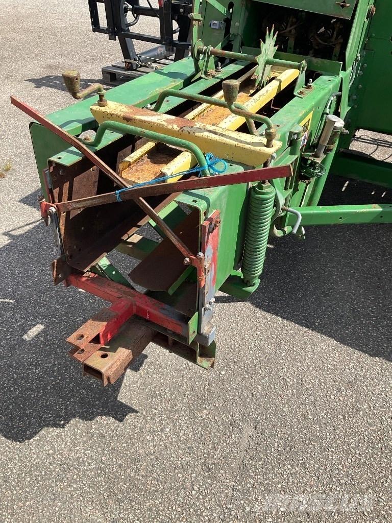 John Deere 440 Pressere til firkantede baller