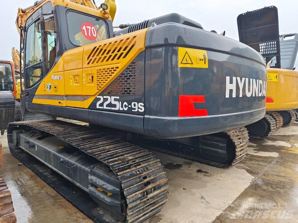 Hyundai R225LC-9S Gravemaskiner på larvebånd