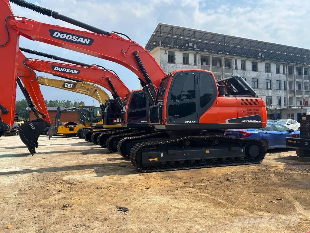Doosan DX 225 LC Gravemaskiner på larvebånd