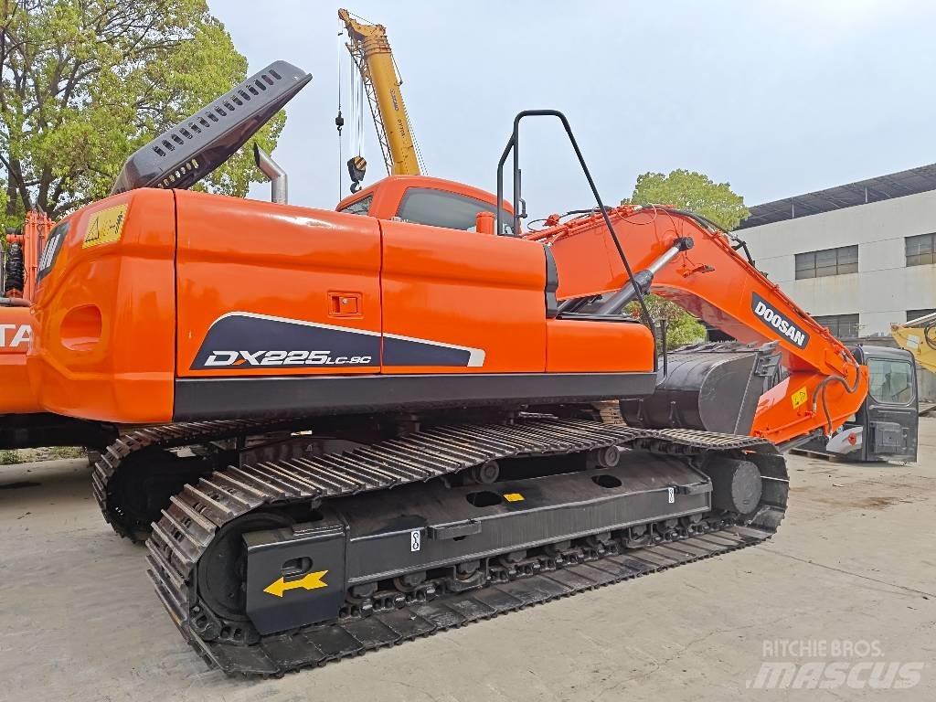 Doosan DX 225 LC-9 Gravemaskiner på larvebånd