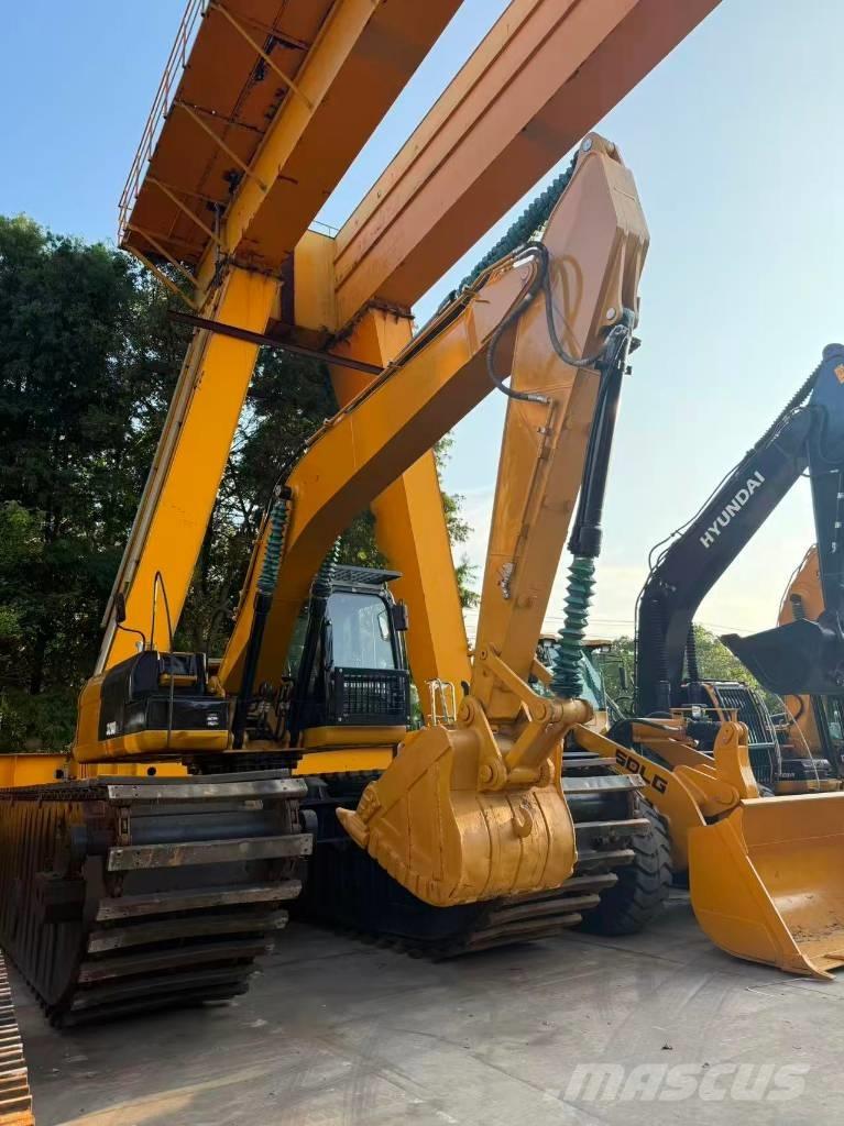 CAT 320D2 Amfibiegravemaskine