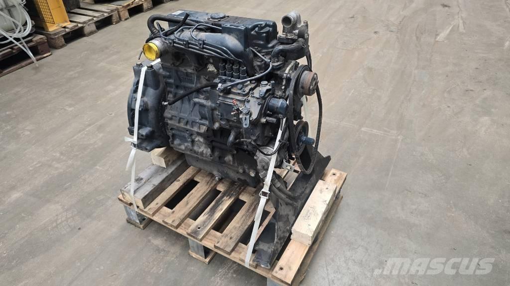 Kubota V 2403 Motorer