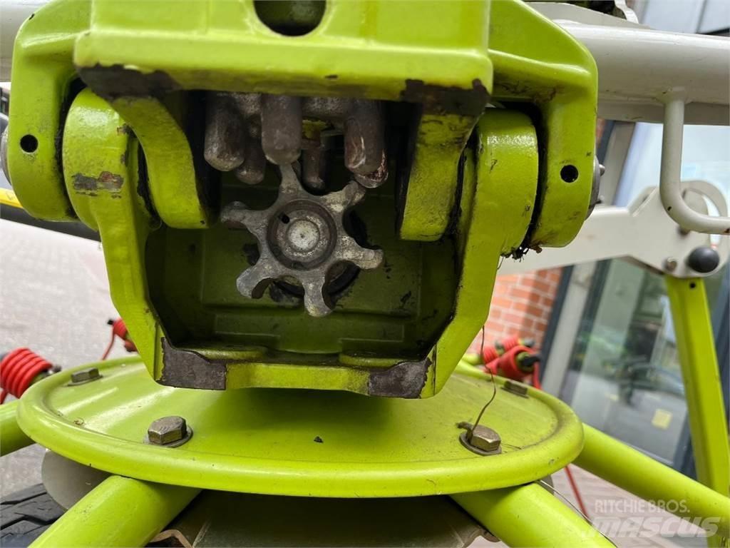 CLAAS Volto 1100 River og høvendere
