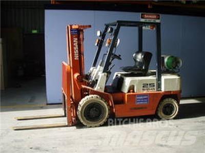 Nissan RJ02A25U Gaffeltrucks - andre