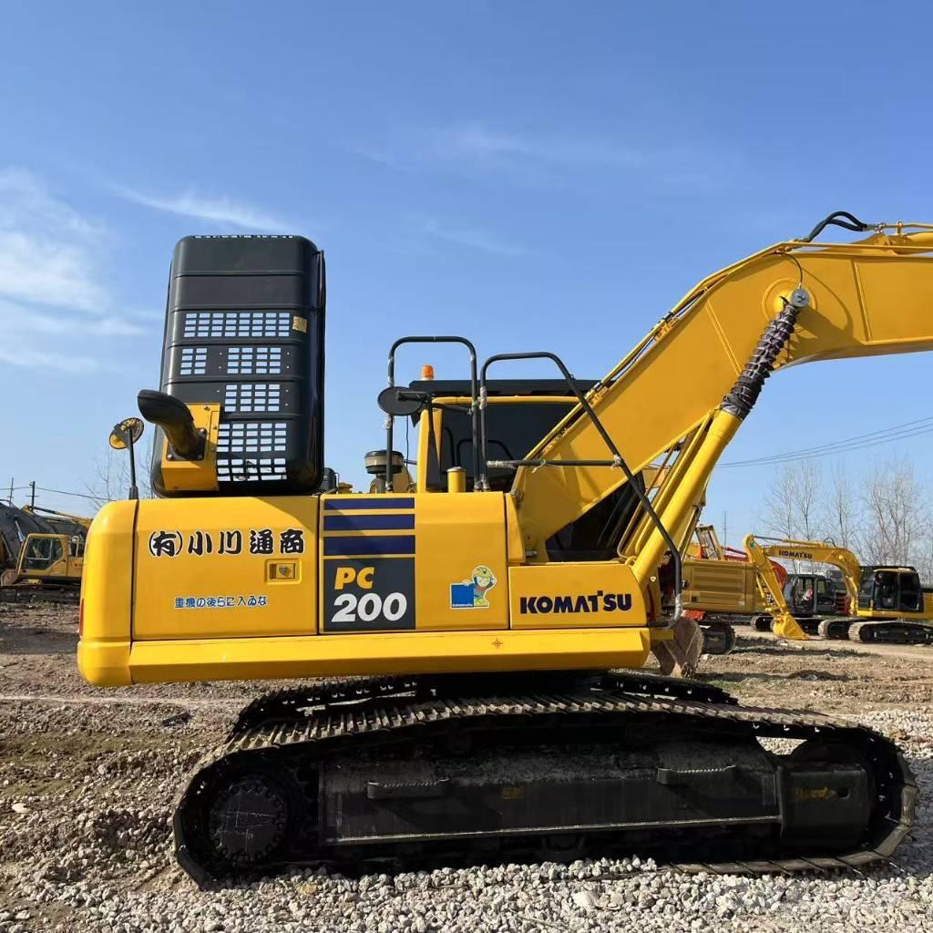 Komatsu PC 200 Gravemaskiner på larvebånd