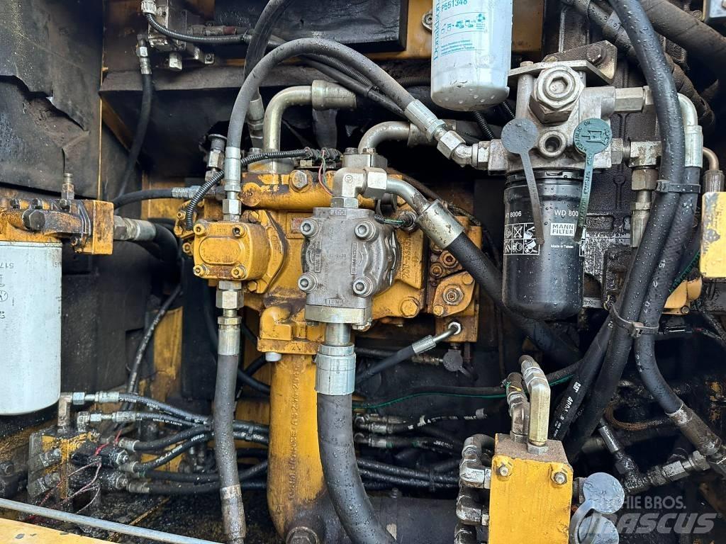 CAT 325DL Gravemaskiner på larvebånd