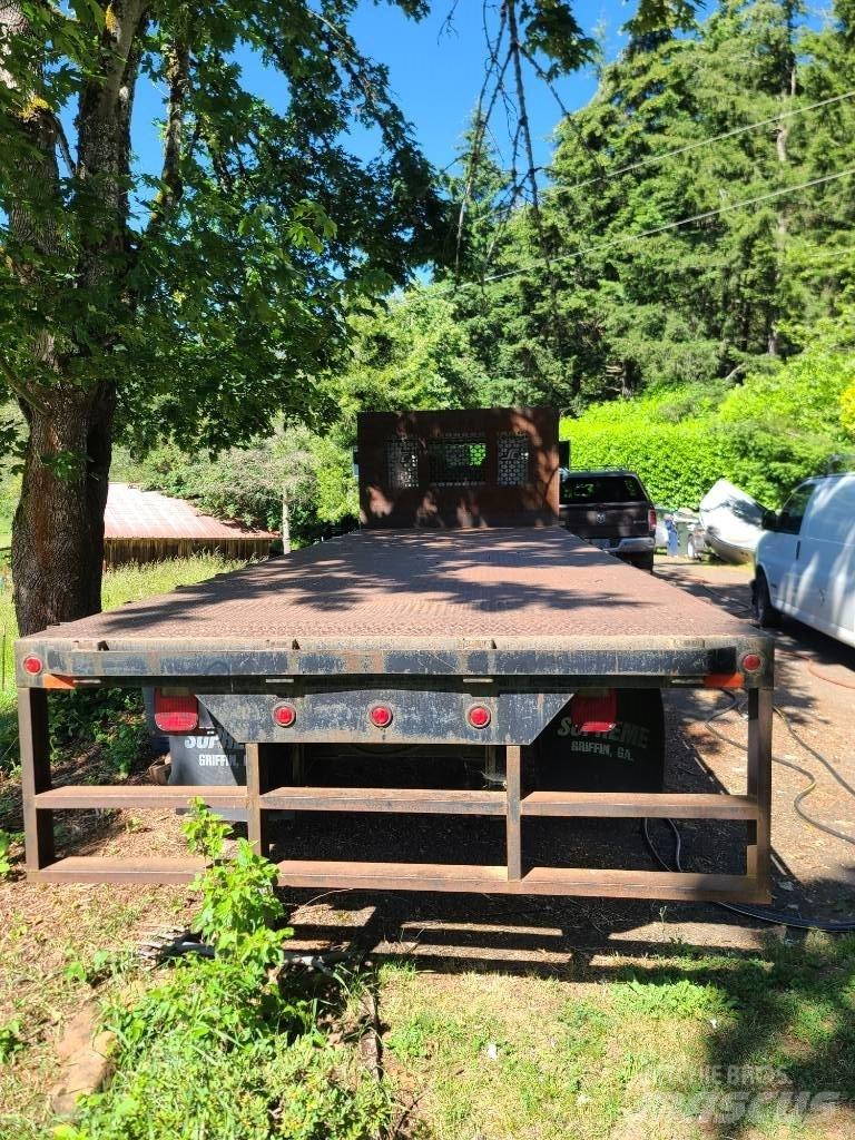 Kenworth T 300 Lastbil med lad/Flatbed