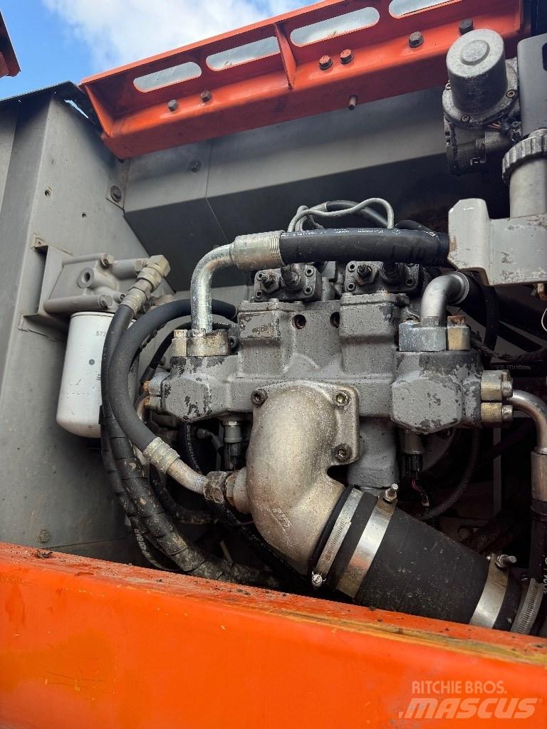 Hitachi ZX 210 Gravemaskiner på larvebånd