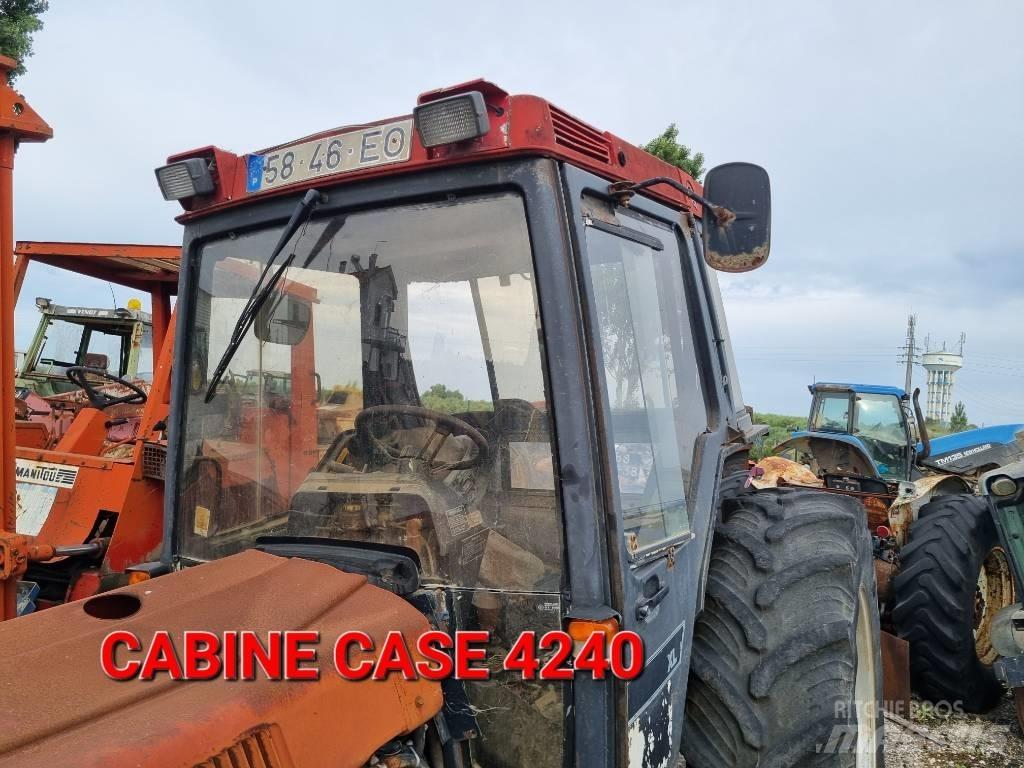  CABINE CASE 4240 Kabiner og interiør