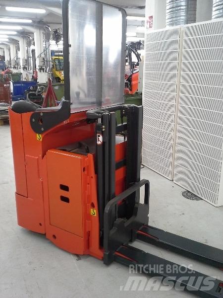 Linde L12LS-03 Selvkørende stablere