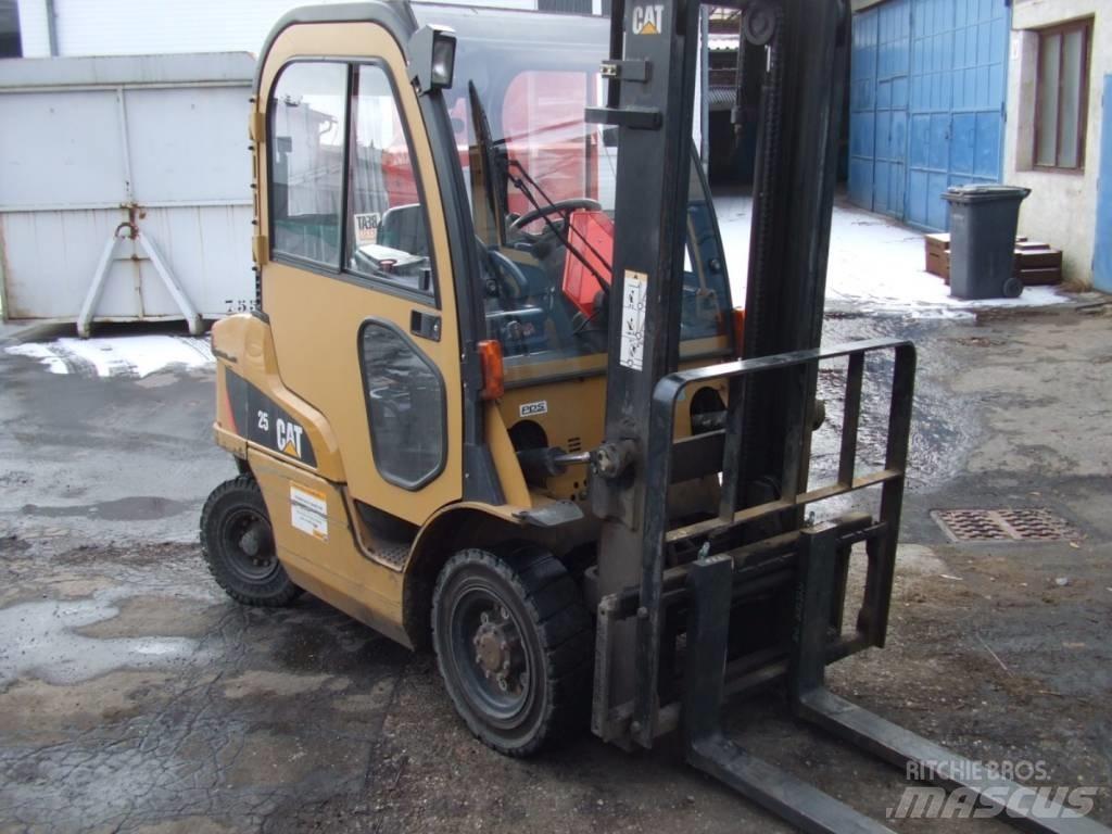 CAT lift truck DP25N Diesel gaffeltrucks