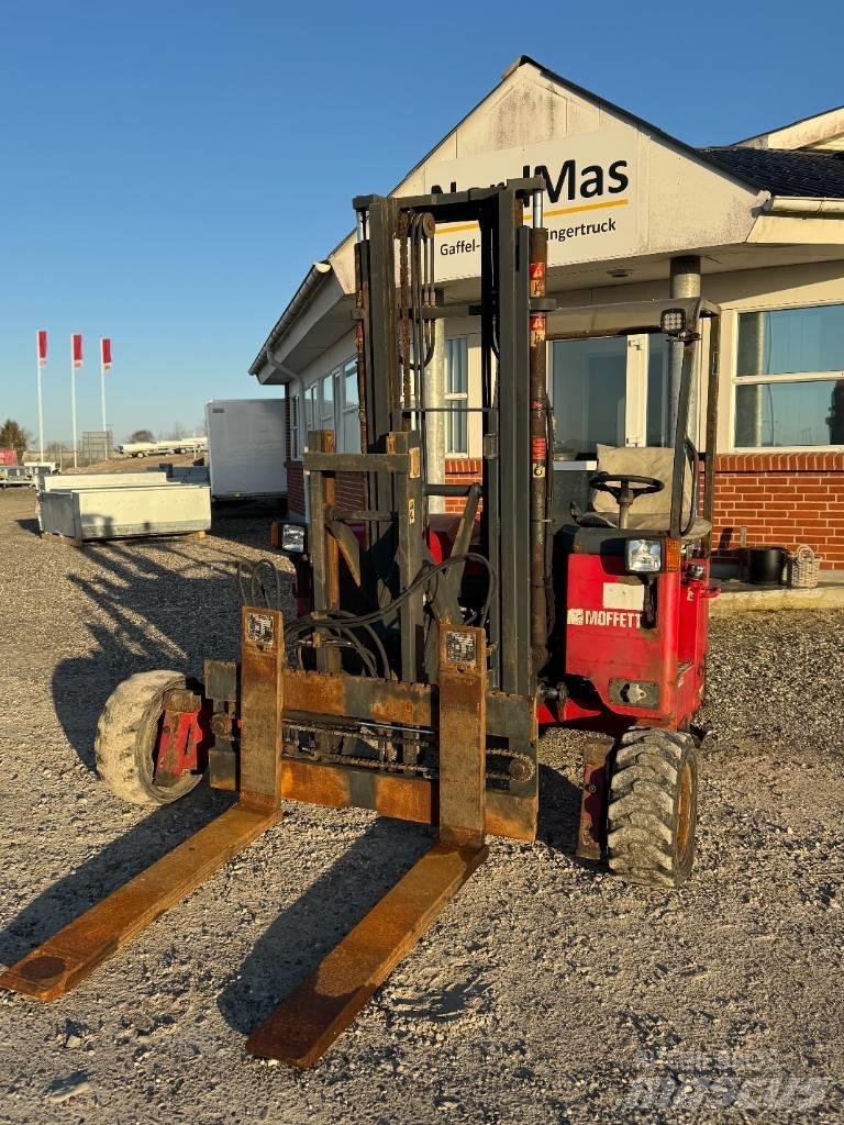 Moffett M4 25.3 Diesel gaffeltrucks