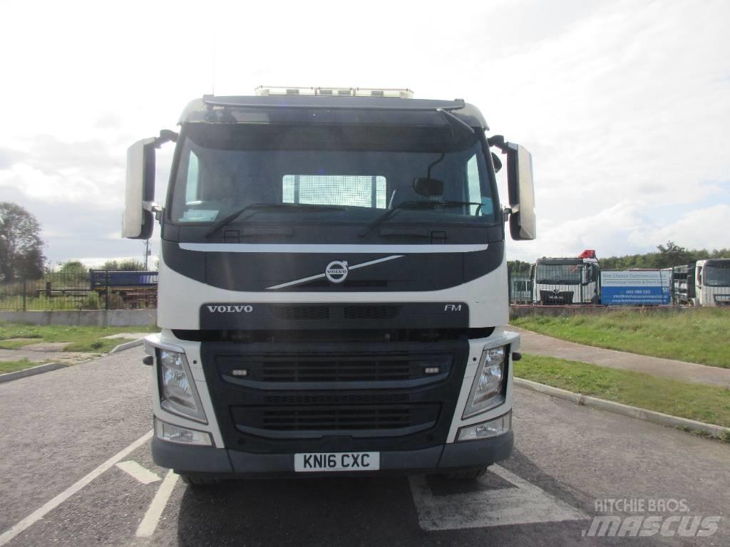 Volvo FM 370 Flatbed lastbiler med spil