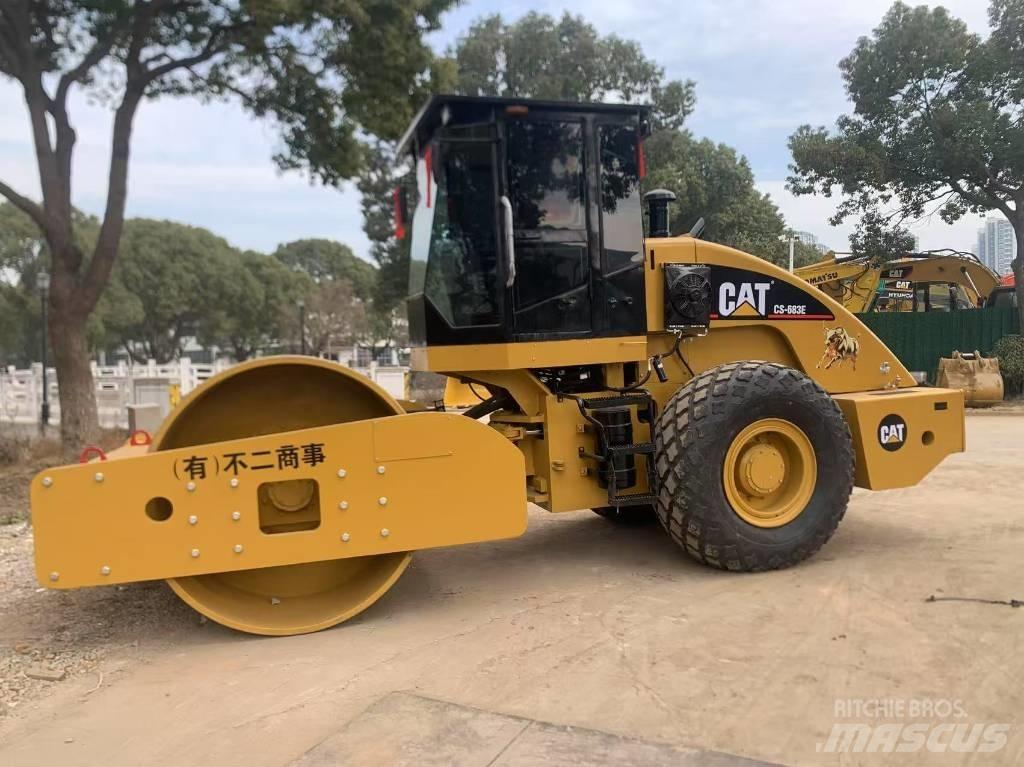 CAT CS 683 E Enkelt tromle