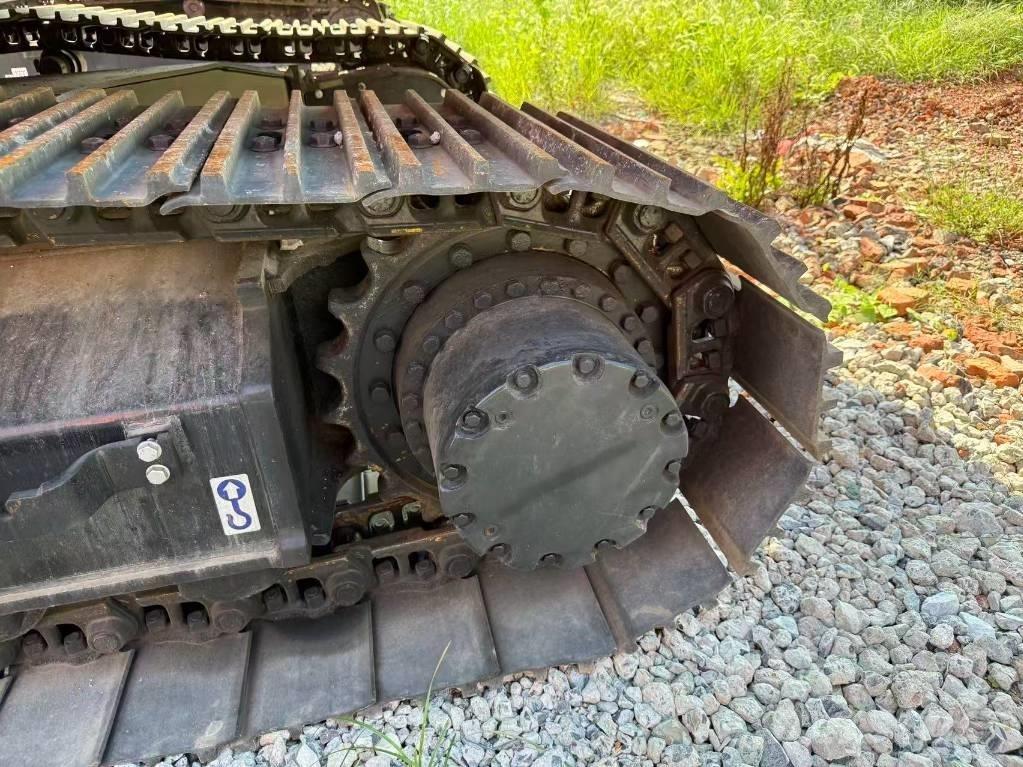 Hitachi ZX 210 Gravemaskiner på larvebånd