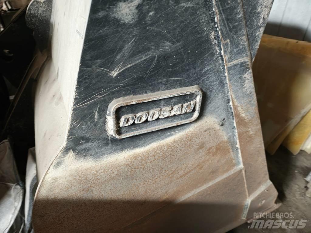 Doosan DL 320-7 Læssemaskiner på hjul