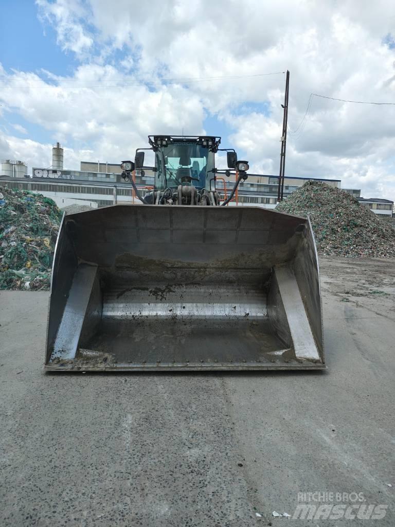 Doosan DL 320-7 Læssemaskiner på hjul