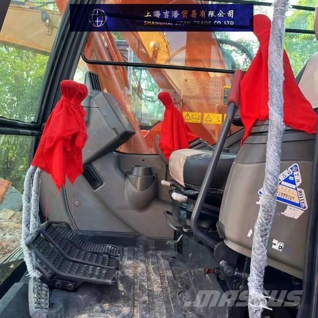 Hitachi ZX 135 Gravemaskiner på larvebånd