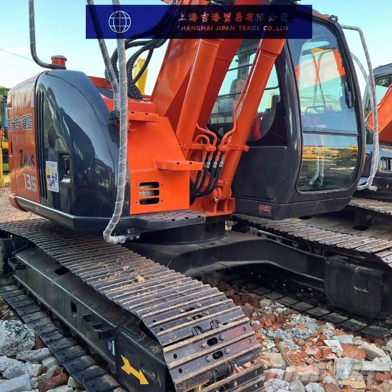 Hitachi ZX 135 Gravemaskiner på larvebånd
