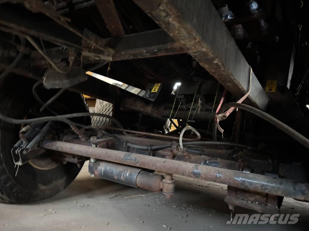 New Holland BB 940 Pressere til firkantede baller