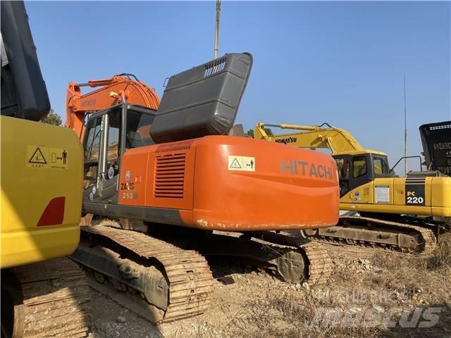 Hitachi ZX250 Gravemaskiner på larvebånd