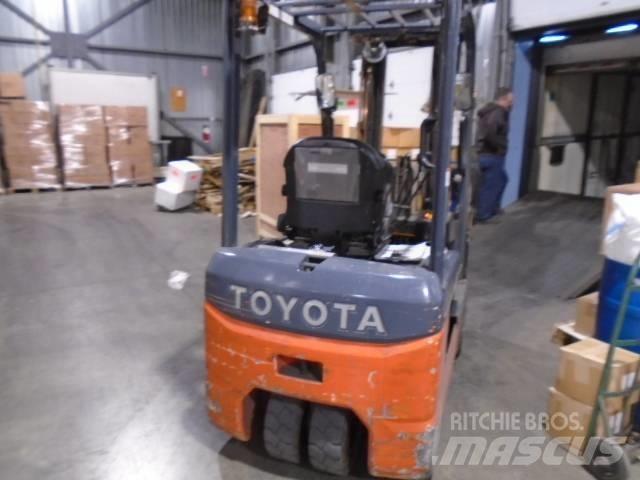 Toyota 8FBE20U Selvkørende stablere