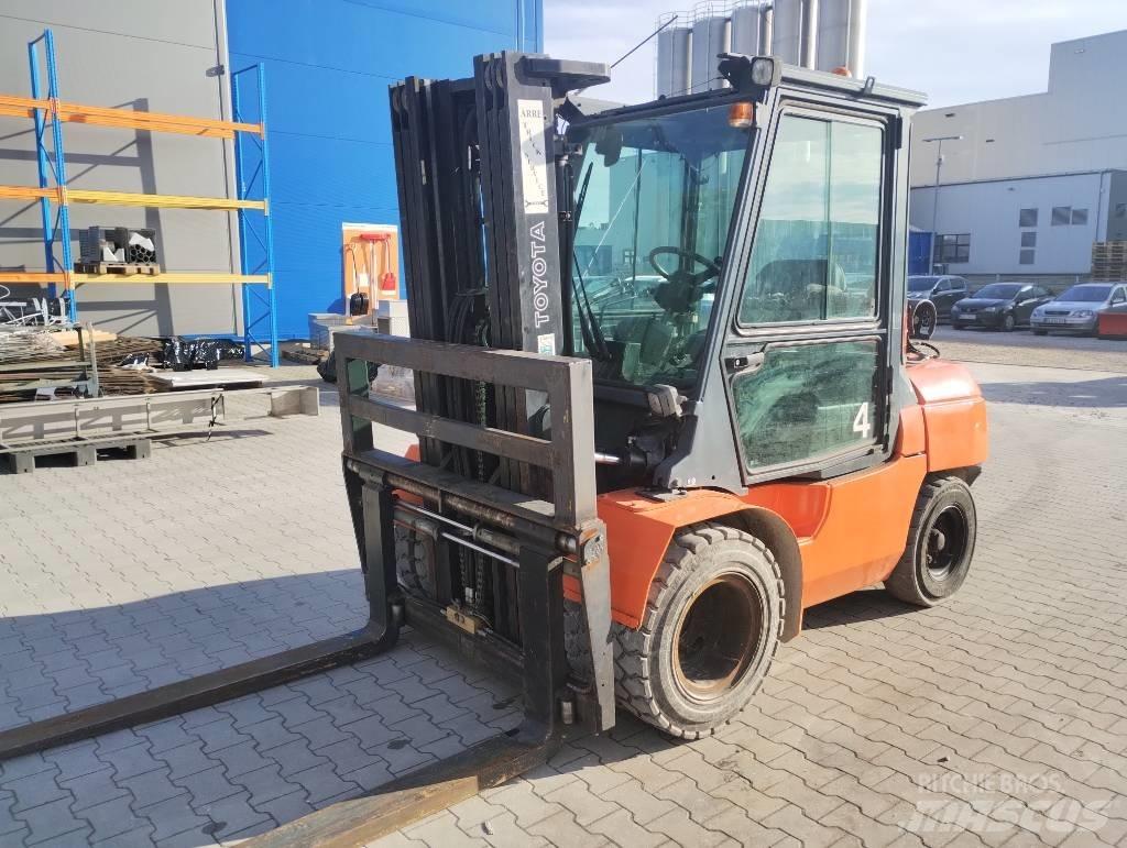 Toyota 02-8 FGJF 35 LPG gaffeltrucks