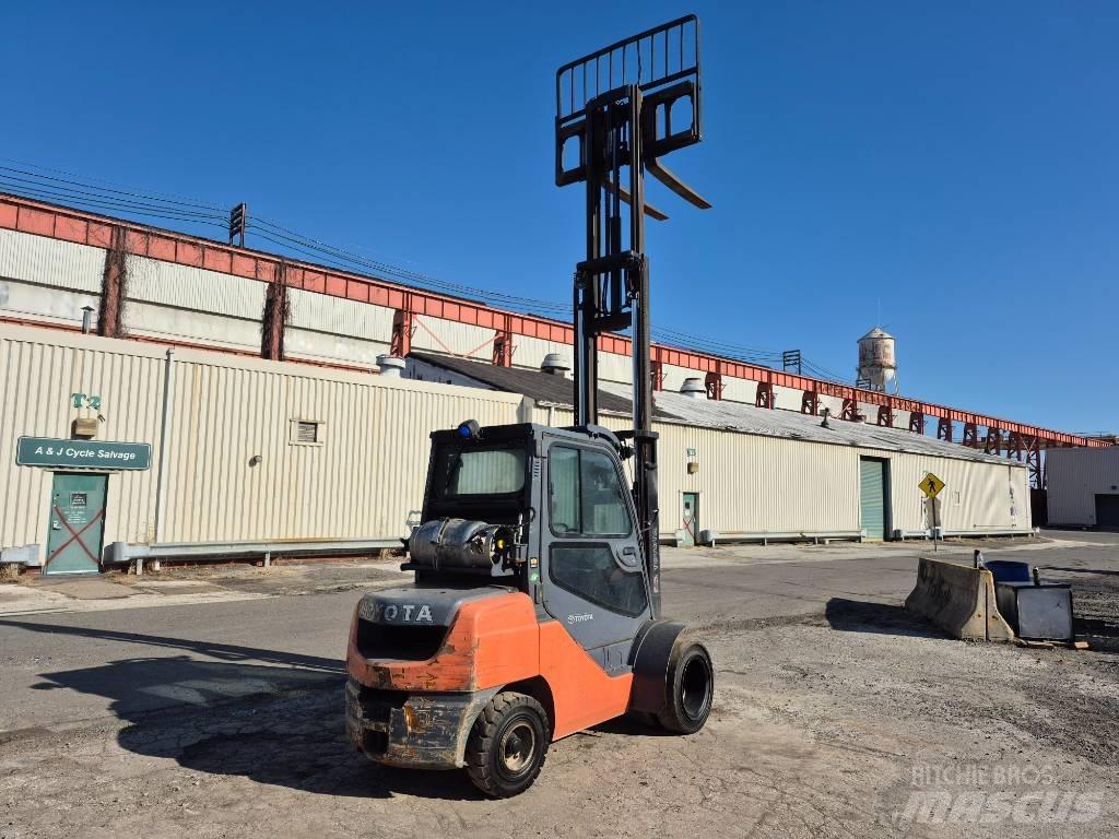 Toyota 8 FGU 30 Gaffeltrucks - andre