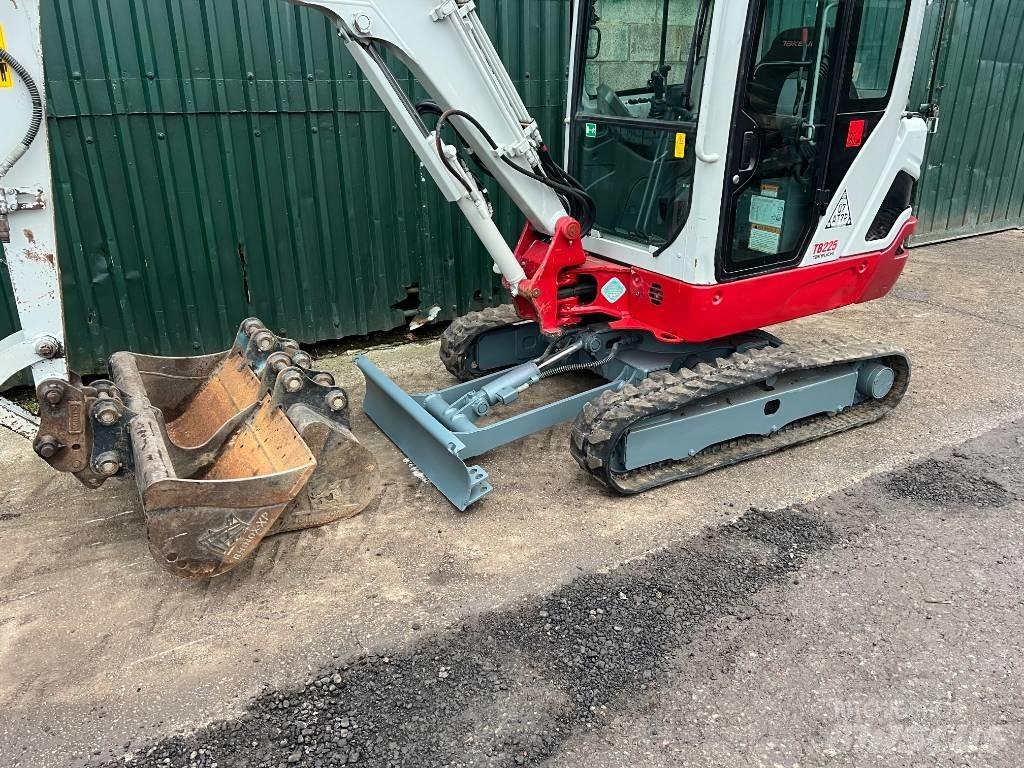Takeuchi TB225 Minigravemaskiner