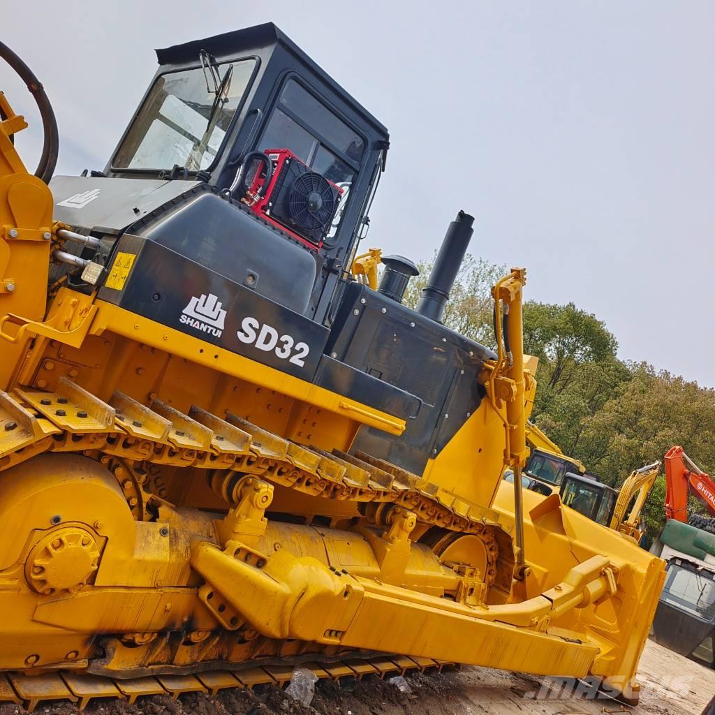 Shantui SD 32 Bulldozer på larvebånd