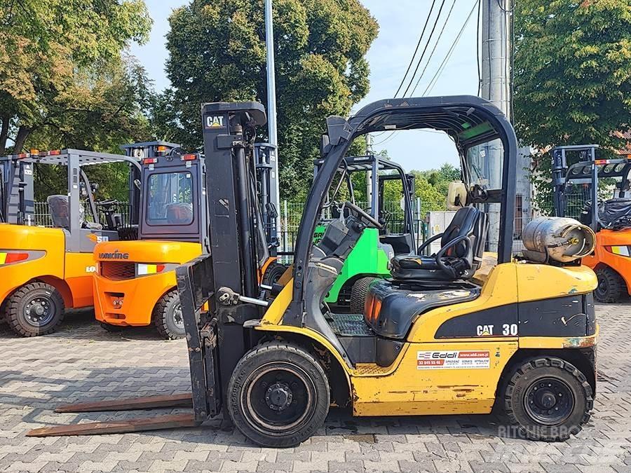 CAT GP30N LPG gaffeltrucks