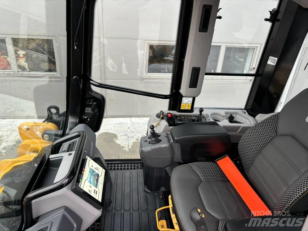 CAT 963 *MIETE/RENTAL Larvebåndslæssere