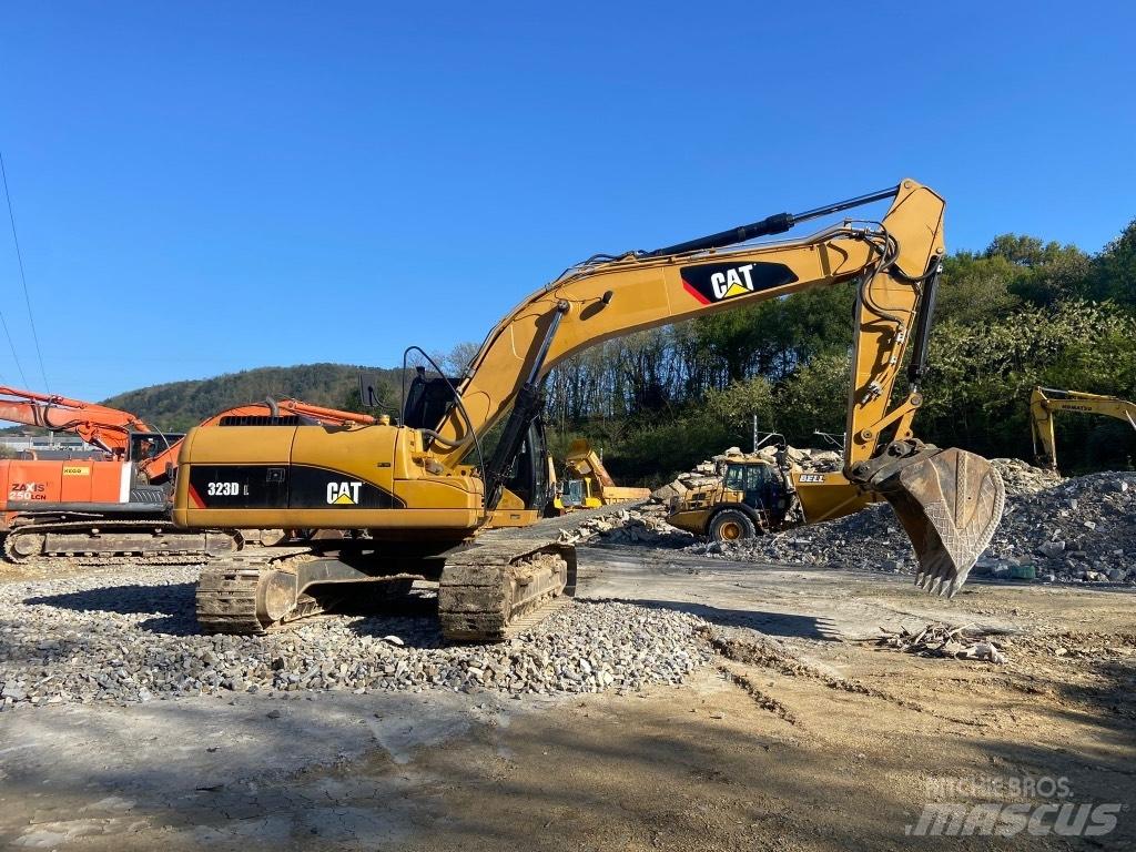 CAT 323 D Gravemaskiner på larvebånd