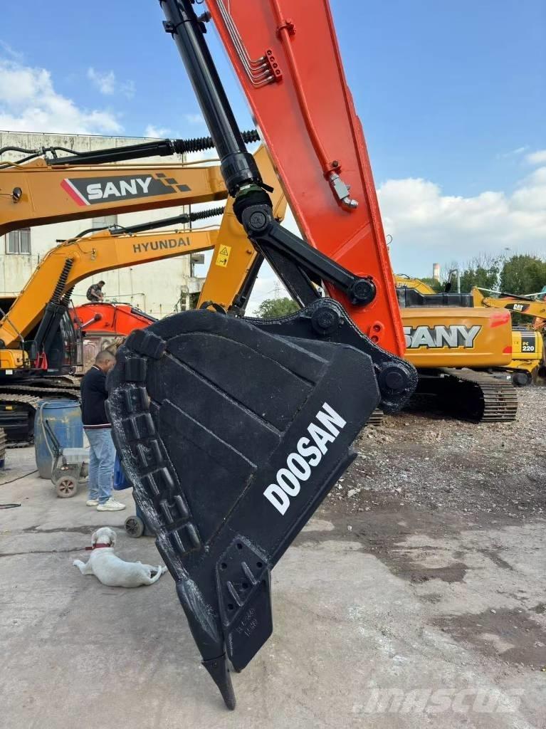 Doosan DX300LC Gravemaskiner på larvebånd