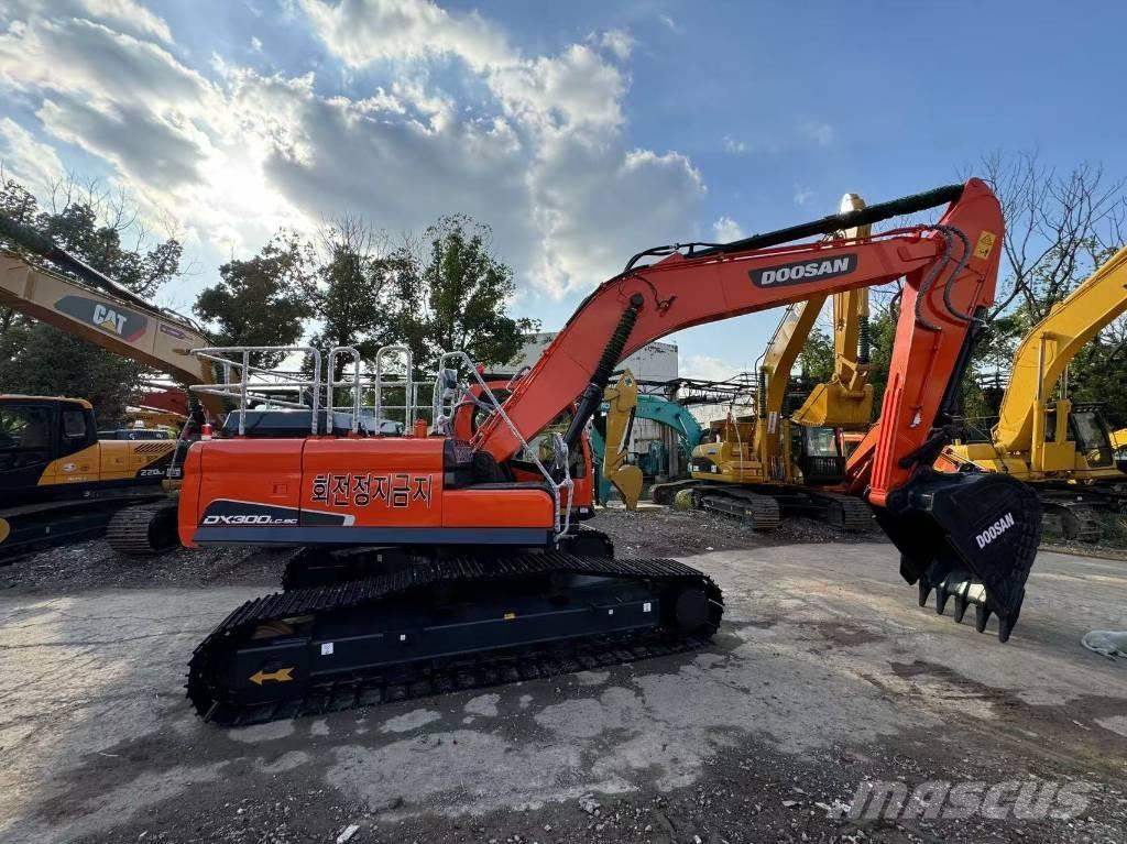 Doosan DX300LC Gravemaskiner på larvebånd