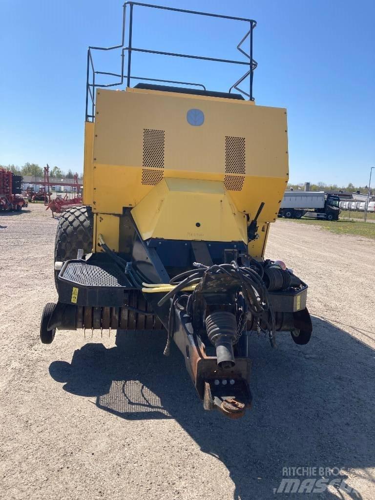 New Holland BB 980 Pressere til firkantede baller