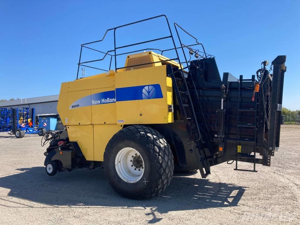 New Holland BB 980 Pressere til firkantede baller