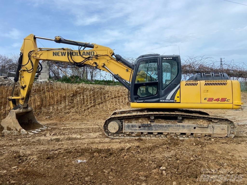 New Holland E245 Gravemaskiner på larvebånd